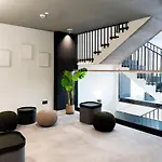 ホームステイ Coliving Compostela *