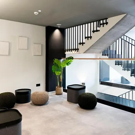 ホームステイ Coliving Compostela *