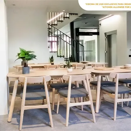 ホームステイ Coliving Compostela *